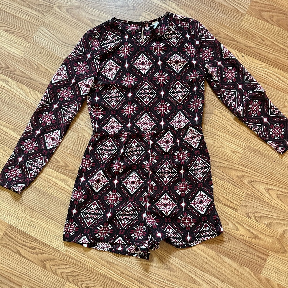 Geometric patterned romper shorts size 6
